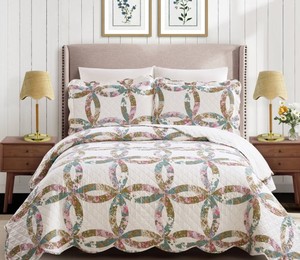 lot 1430 image: Modern Heirloom 3pc FullQueen Dahila Chain Quilt Bedding Set - Retail $60