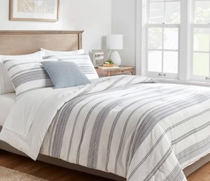 lot 1561 image: King Woven Stripe Comforter & Sham Set WhiteNavy - Threshold OEKO-TEX Certified, Midweight Fabric, Zipper Closure - Retail $99