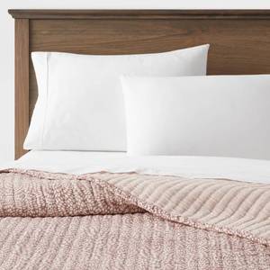 lot 1683 image: FullQueen Reversible Matelasse Swirl Quilt - Threshold Jacquard, OEKO-TEX Certified, Lightweight - Retail $69