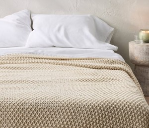 lot 1676 image: FullQueen Chunky Knit Bed Blanket Natural - Casaluna Acrylic Sweater Knit, Year Round Comfort, Machine Washable - Retail $70
