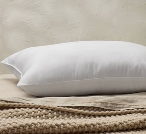 lot 1684 image: Casaluna Down Alternative Pillow King
