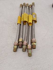 lot 13341 image: Lot of 5 Gas Connectors