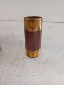 lot 13391 image: 1 12 x 4 12 Inch Red Brass Pipe Nipple
