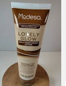 lot 12770 image: Modesa Lovely Glow Daily Moisturizer Lotion For Medium Tan, 3 Pack, BB 62023