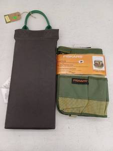lot 12884 image: Small Miscellaneous Lot, Bucket Caddy And Kneeling Pad