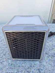 lot 118 image: Handy Heater Compact Personal Space Heater