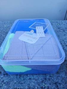 lot 141 image: Microfiber Scrubbers Cleaning Kit with Storage Container