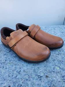 lot 162 image: Brown Leather Velcro Strap Casual Shoes Womens 8.5 Med