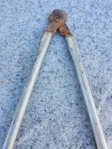 lot 172 image: Large Industrial Bolt Cutters with Long Handles