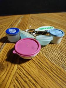 lot 204 image: Tupperware Miniature Bowl Keychain Set