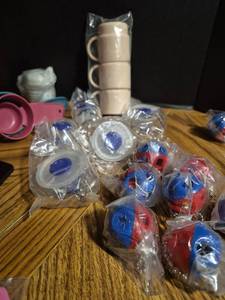 lot 233 image: Mixed Kitchen Items and Sports Equipment Lot