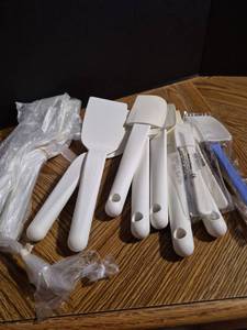 lot 234 image: White Kitchen Utensil Set with Spatulas and Mixing Tools