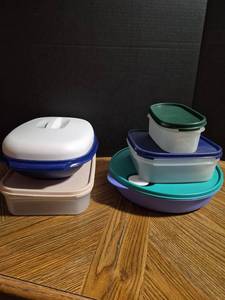 lot 251 image: Vintage Tupperware Food Storage Container Set with Lids - Appears Unused