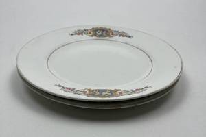 lot 212 image: Decorative Porcelain Dinner Plates with Heraldic Coat of Arms