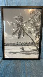 lot 2045 image: Threshold Black Poster Frame 18x24.