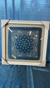 lot 2117 image: Threshold Ivory Frame Wall Art 16x16.
