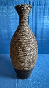lot 8027 image: Large Woven Seagrass Floor Vase with Black Accents