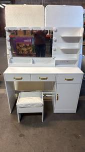 lot 8064 image: White Hollywood Vanity Table with Mirror and Stool Set