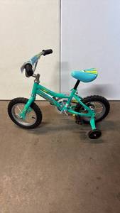 lot 8066 image: Unity Kids Bicycle with Training Wheels