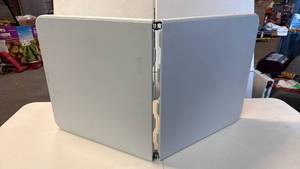 lot 8073 image: Plastic Folding Table