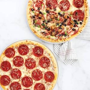 lot 8350 image: Nordic Ware Naturals 16 Air Crisp Perforated Aluminum Pizza Pan, Set of 1