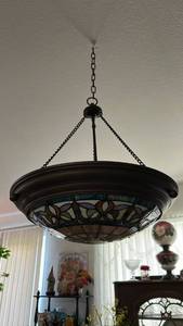 lot 40250 image: Tiffany Style Stained Glass Pendant Light Fixture with no electric ability