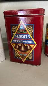 lot 40275 image: Nestle Toll House Cookie Tin with Morsels Brand Design