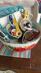lot 40287 image: Pioneer Woman Floral Measuring Cups and Spoons with Wire Basket