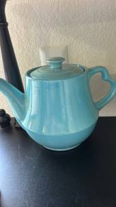 lot 40301 image: Hall China Turquoise Blue Teapot with Lid
