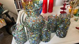lot 40334 image: Mexican Confetti Glass Pitcher and Tumbler Set