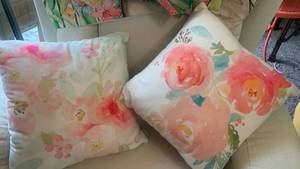 lot 40098 image: Decorative Throw Pillows with Floral Patterns