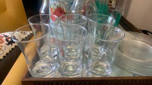 lot 40122 image: Clear Glass Drinking Glasses Set