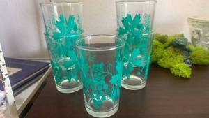 lot 40125 image: Turquoise Leaf Pattern Drinking Glasses Set