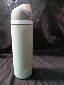lot 3060 image: Owala 24oz FreeSip Stainless Steel Water Bottle  - Misty Meadow - Retail $30