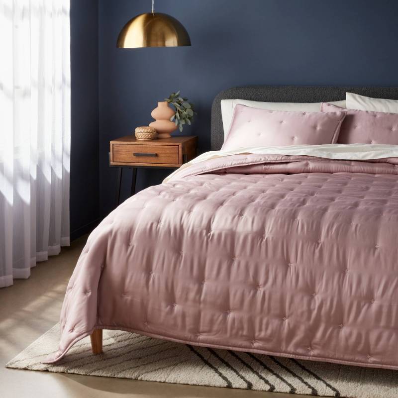 lot 9234 image: FullQueen TENCEL Comforter and Sham Set Blush - Threshold 320 Thread Count, Lyocell Satin Weave, Cooling Bedding Sets - Retail $99