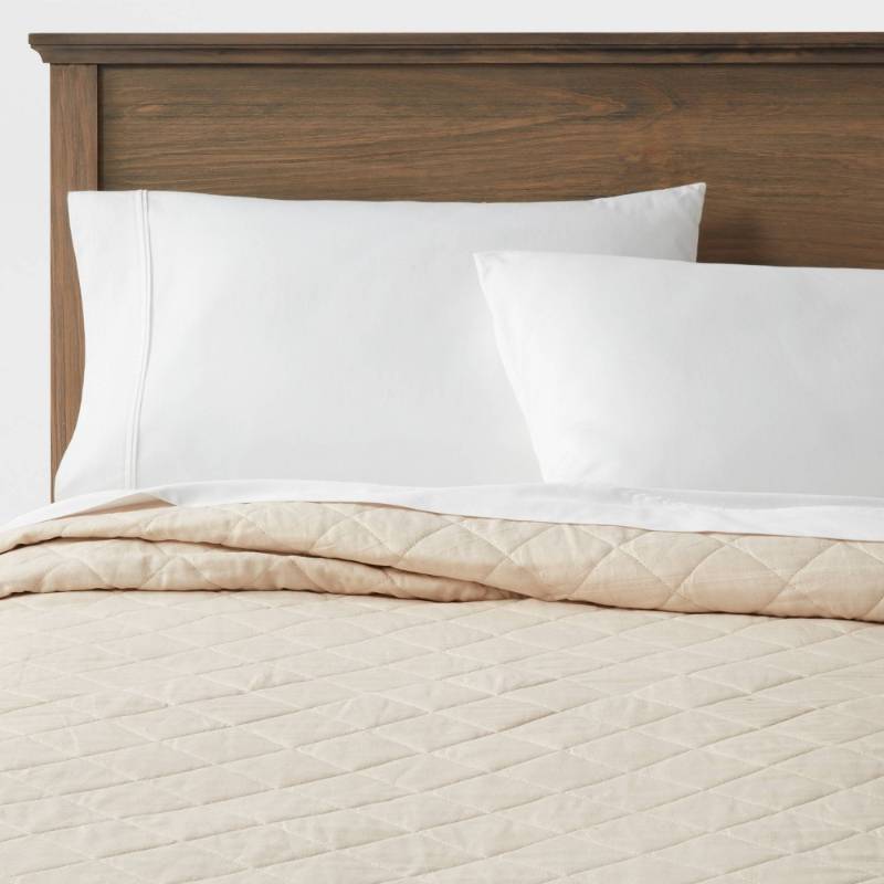 lot 9480 image: King Diamond Stitch Cotton Linen Quilt Khaki - Threshold OEKO-TEX Certified, Midweight Coverlet - Retail $99