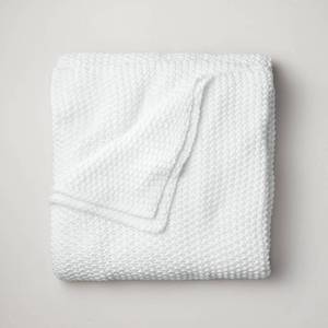 lot 1588 image: King Chunky Knit Bed Blanket White - Casaluna Acrylic Sweater Knit, Machine Washable - Retail $180
