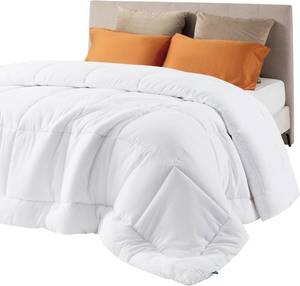 lot 11766 image: Bedsure Comforter Duvet Insert - Quilted Comforters Queen Size, All Season Duvet, GentleSoft Down Alternative Bedding Blanket, with 8 Tabs, Gifts for WomenMen, White, Queen 88 x 88 Inches
