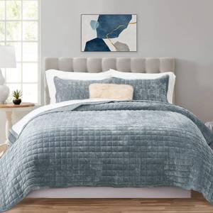 lot 17771 image: RECYCO Luxury Velvet Quilt Set King Size Bedding Sets, Ultra Soft Velvet Comforter Set, Lightweight Channel Box Stitch Oversized Bedspread Coverlet for All Season, with 2 Shams, Blue Linen