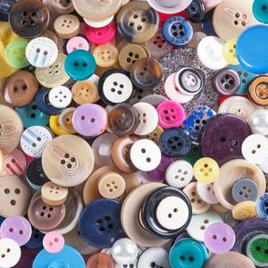 lot 4496 image: Super Z Outlet Scrambled Assortment Bag of Buttons for Arts & Crafts, Decoration, Collections, Sewing, and More (Pack of 100)