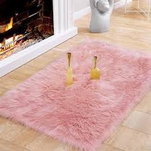 lot 1444 image: Pink furry area rug No size