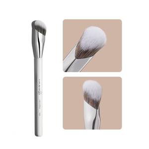 lot 8242 image: Albeaut Concealer Brush, Angled Under Eye Makeup Small Foundation Precision Face Blending Brush (193 concealer brush), 1pc