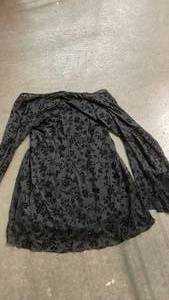 lot 12033 image: Womenfts Plus Size Black Floral Long Sleeve Dress Size XX Large