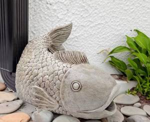 lot 13319 image: Teaeeno Fish Gutter Downspout Extension Decoration,3ftftx4ftft Downspout Extender Diverter Splash Block Sculpture Outdoor Decor,Animal Resin Statue Ornaments, for Garden,Terrace,Lawn,Yard