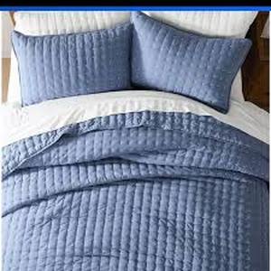 lot 12020 image: Dreamy Nights Comfy Delights Queen Quilt Set Dark Blue
