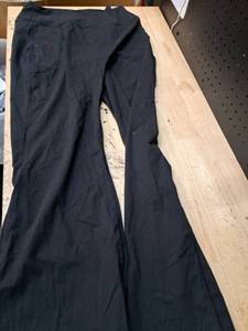 lot 4205 image: Black Womens Pants Size 3XL
