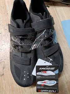 lot 4274 image: Garneau Ergo Air Black Cycling Shoes with Velcro Straps
