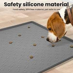 lot 1609 image: Pet feeder mat
