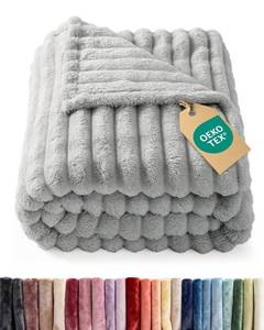 lot 5051 image: Super Soft Fleece Blanket Twin Size - Fleece Throw Blanket for Bed, Couch and Chair - Cozy, Warm and Breathable - All Season Fuzzy, Cute Decor, Microplush Bedding for Women, Men and Teens - 60x80, Cream