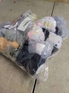 lot 16110 image: 12 Mini Plush Cats (Party Favor)